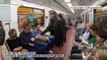 Estas activistas con mala leche derraman lejía en la ingle de hombres que se abren de piernas en el metro