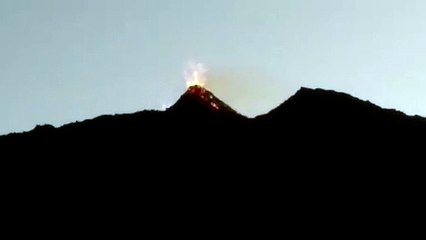 Con actividad el volcán Pacaya en Guatemala éste  26 de diciembre