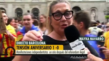 Mayka Navarro se lo pasa de cine durante la 'reivindicación festiva' del 1-O
