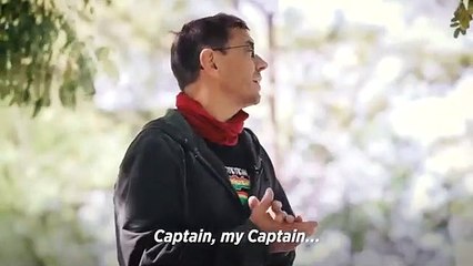 El ridículo de Monedero se graba haciendo el bufón para promocionar la escuela de Podemos