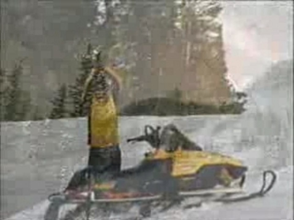 VIDEO - extreme sports - snowmobile backflip