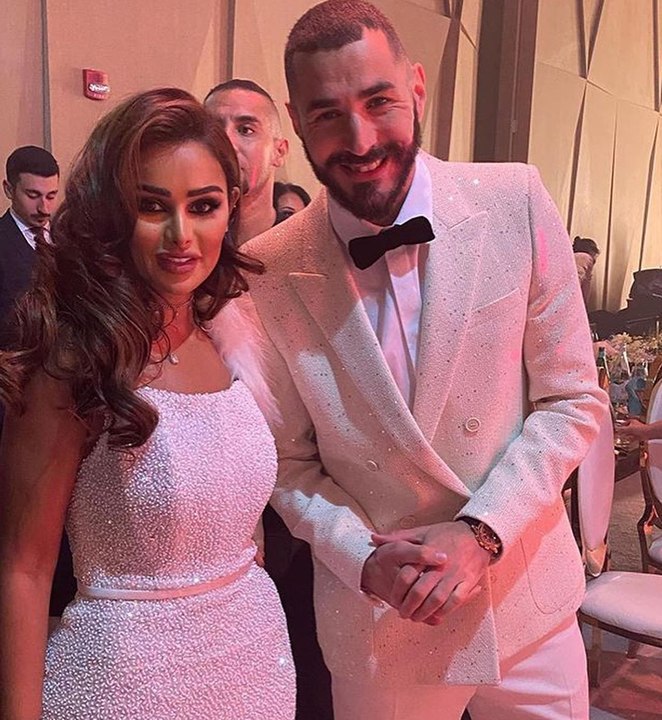 عهود العنزي بإطلالة جريئة من العشرينات بحفل عيد ميلاد كريم بنزيمة الفخم