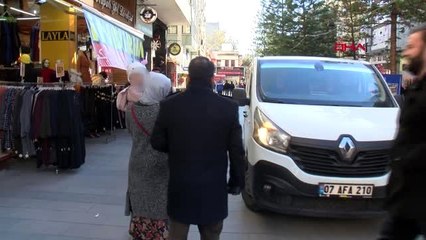 Antalya dilenirken yakalandı, 'beni bırakın' diye ağladı