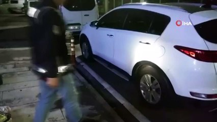 Otomobilin zulasından 1 milyon liralık kaçak telefon çıktı