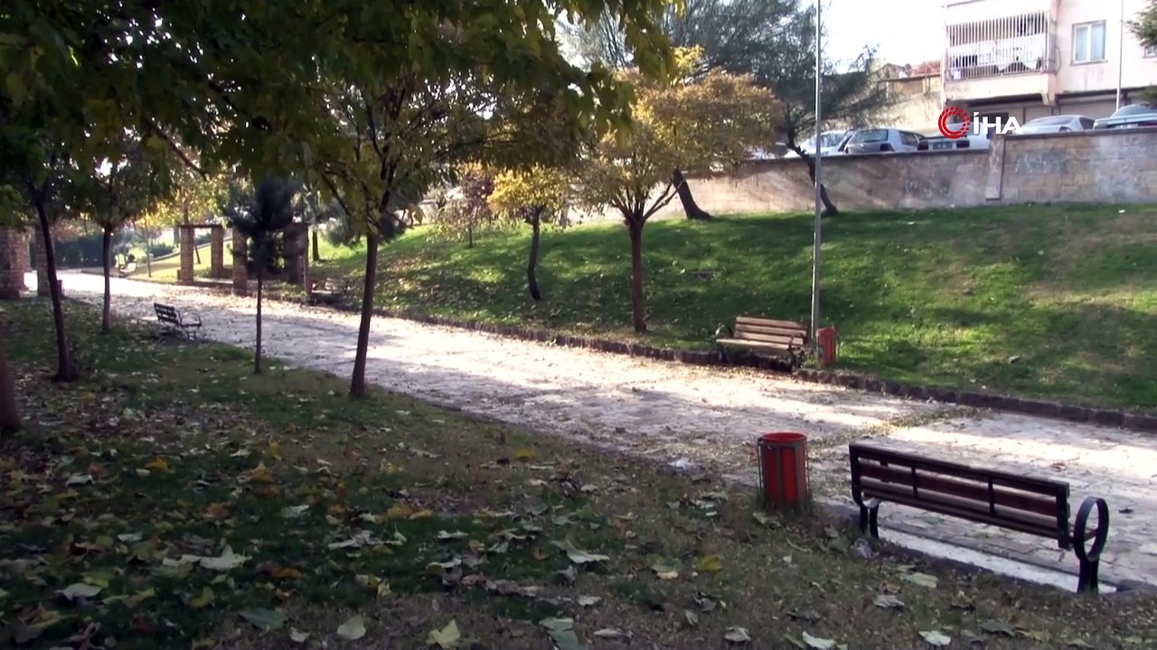 Tarihi yapıların duvarlarına yazılan yazılar özel ekip tarafından siliniyor