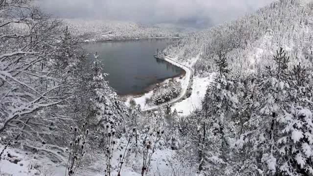 Abant'ta doğaseverler karın tadını çıkardı - BOLU