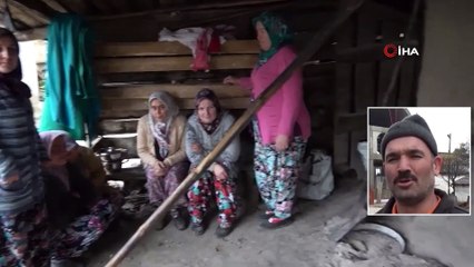 Tamamlanamayan Cami İçin Köylü Kadınlar Ekmek Yapıp Satıyor