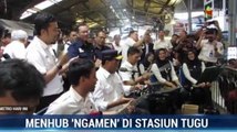 Aksi Menhub Budi 'Ngamen' di Stasiun Tugu