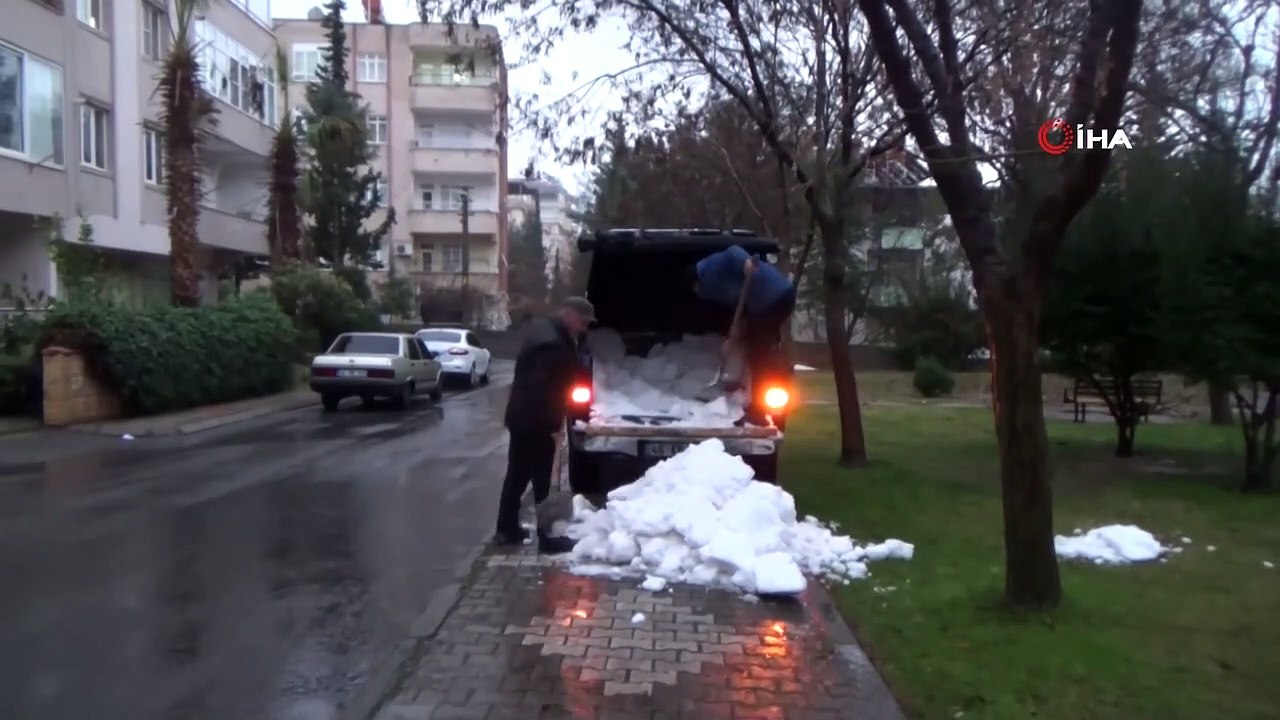 Çocuklar Oynasın Diye Dağdan Kar Getirdi