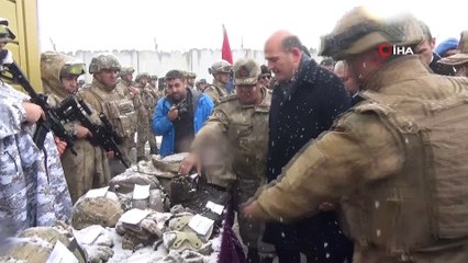 İçişleri Bakanı Soylu, Şenyayla'da zorlu şartlar altında görev yapan kahramanları ziyaret etti