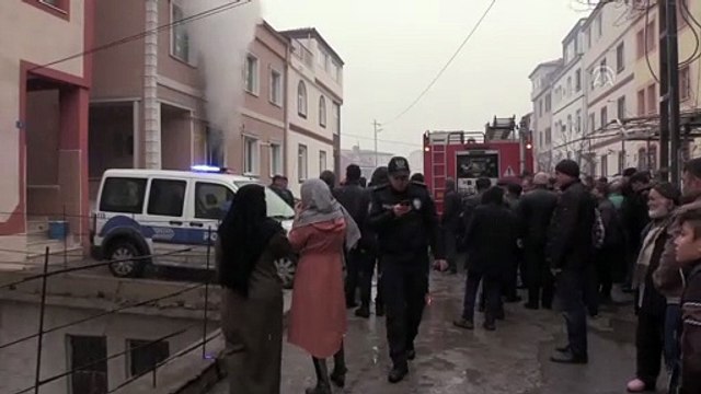 Ateşe verdiği evde kendisini odaya kilitleyen kişiyi polis kurtardı - KAYSERİ