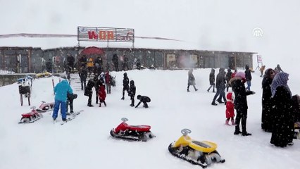 Hesarek'te kar yağışı kayak severleri sevindirdi - BİNGÖL