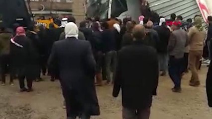 Viranşehir'de tır markete daldı: 4 yaralı