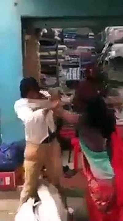 husband and wife fight in street