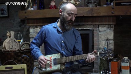 Músico transmontano faz guitarras com latas de óleo