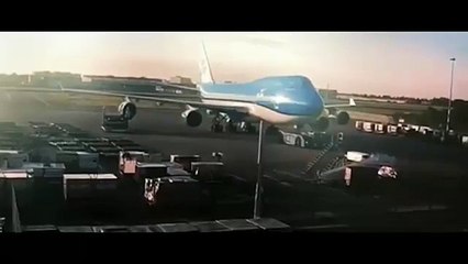 Un trabajador daña el motor de un Boeing valorado en 12 a 35 millones de dólares
