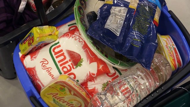 Largas filas en Venezuela para comprar con bono en criptomoneda estatal