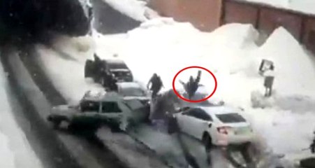 Karlı yolda 9 otomobil birbirine girdi! Dehşet anları kamerada