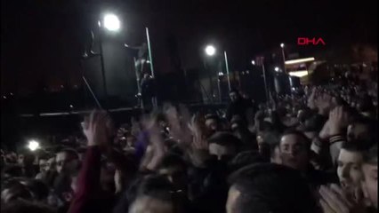 Spor trabzonsporlu taraftarlar ünal karaman'a destek için tesislerde