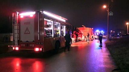 Düzce'de dereye devrilen kamyonda sıkışan sürücü kurtarıldı