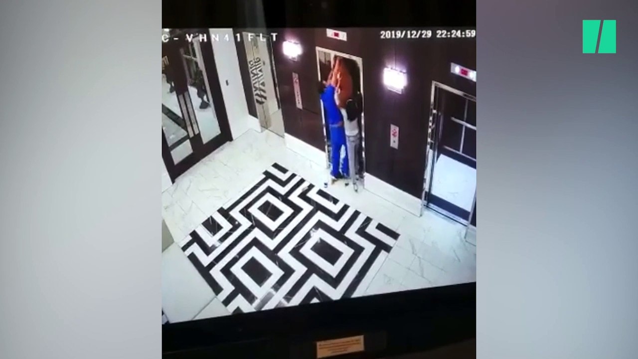 Un médecin sauve un chien coincé par un ascenseur en Floride