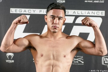 MMA:  Harvey Park sigue peleando con un hueso fuera y gana su combate