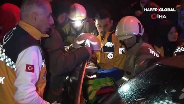 Ters şeride giren lüks otomobil kazaya neden oldu: 7 yaralı