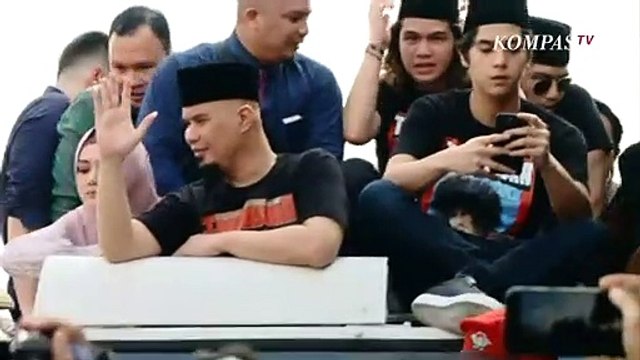 Detik-Detik Ahmad Dhani Keluar Rutan Cipinang, Naik Mobil dan Konvoi Bareng Relawan