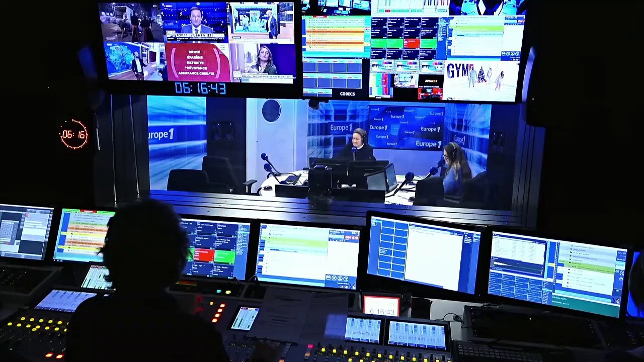 "Superman qui passe l'aspirateur", "Wonder Woman qui fait une salade"... François-Xavier Demaison raconte son meilleur souvenir de réveillon