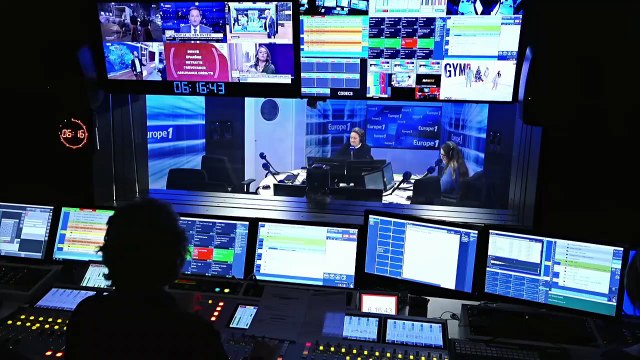 Superman qui passe l'aspirateur , Wonder Woman qui fait une salade ... François-Xavier Demaison raconte son meilleur souvenir de réveillon