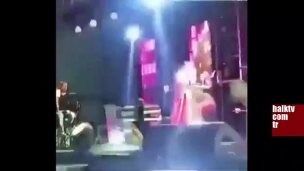 Deniz Seki sahneden düştü