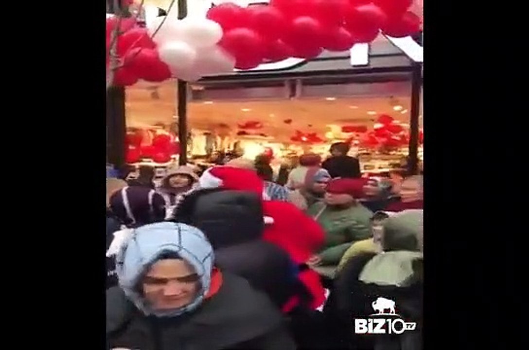 'Müslüman ülkede Noel Baba’nın ne işi var’ dedi, çalışanının üzerine yürüdü