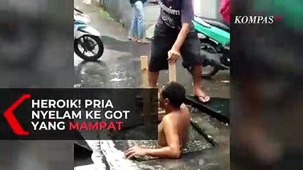Viral! Video Heroik Pria Nyelam ke Got Mampat, Genangan Langsung Surut
