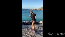 Akshay Kumar singing song on beach//Bollywood  khiladi//