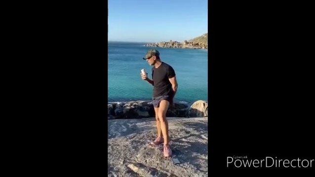 Akshay Kumar singing song on beach//Bollywood khiladi//