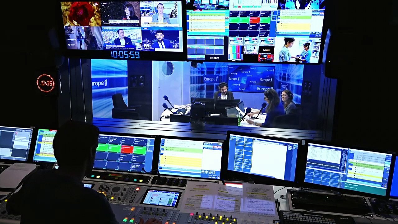 Les dix clips les plus vus de la décennie, Olivia Newton-John décorée par Élisabeth II et Tom Hanks naturalisé grec