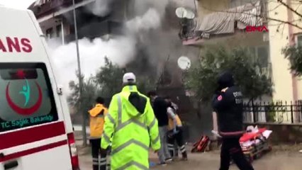 Denizli'de bir apartmanda doğalgaz sızıntısı nedeniyle patlama meydana geldi 4 kişi yaralandı-4