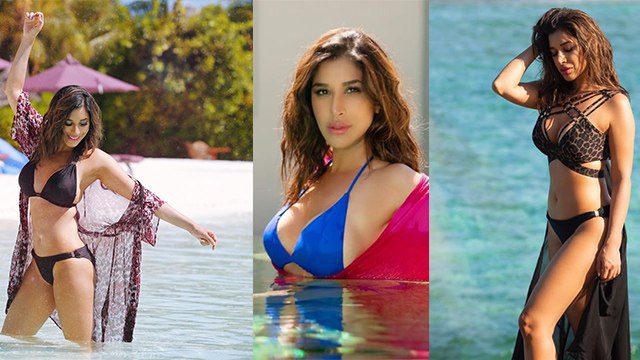 Sophie Choudry Flaunts her BEACH LOOK | सोफी चौधरी का बिकिनी लुक बना देगा दीवाना | Boldsky