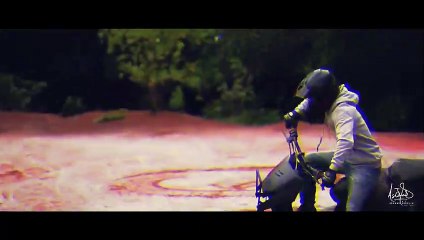 Comment conduire son scooter la tête sur la selle ?