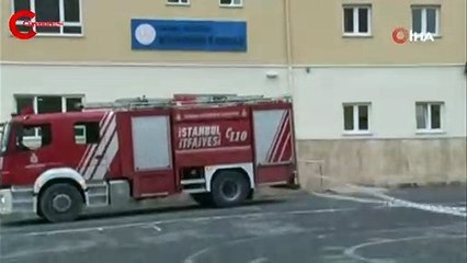 İstanbul’da ilkokulun çatısı okul bahçesine uçtu!