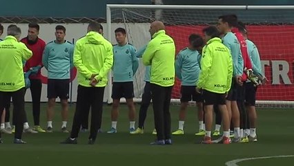 Primer entrenamiento del "Pitu" Abelardo como nuevo entrenador perico