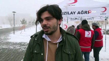 Kızılay soğuk kış günlerinde üniversite öğrencilerine çorba ikram ediyor