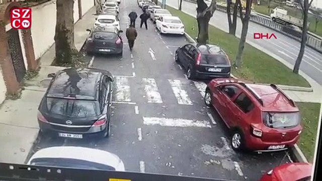 Şiddetli rüzgar ağacı devirdi: Ölümden dönüler!