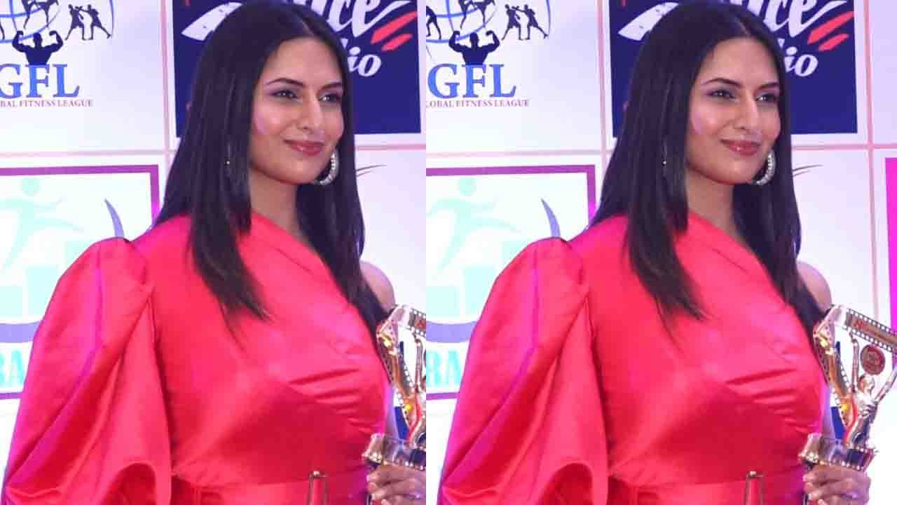 Divyanka Tripathi receives Best Actress Award At TIIFA Awards 2019; Watch Video |FilmiBeat
