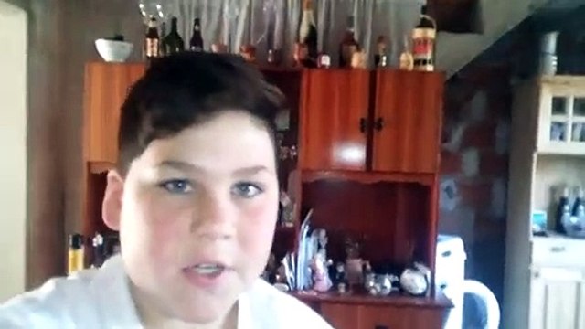 Gustavo Reacciona a Criadero de gallinas ponedoras la granjita