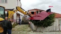 Çanakkale biga'da fırtına nedeniyle adliye binasının çatısı uçtu