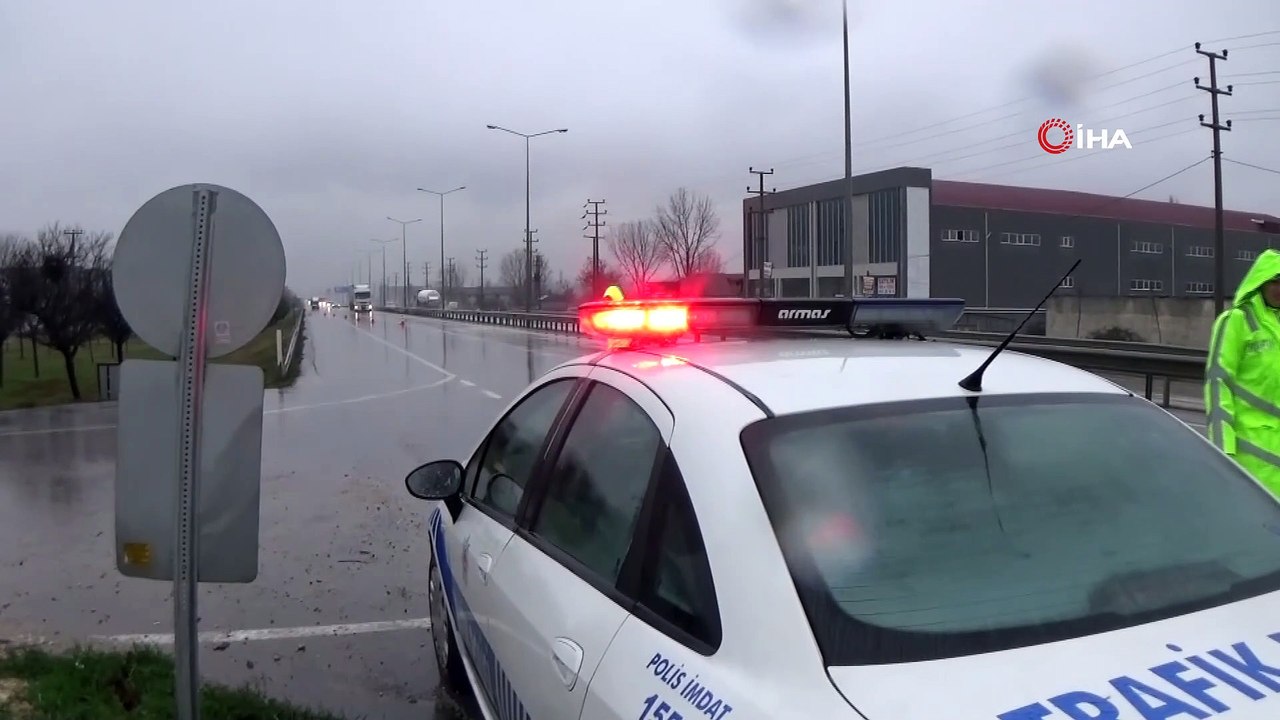 Bursa-Ankara yolunun Mezitler bölgesi yoğun kar yağışı sebebiyle ulaşıma kapatıldı