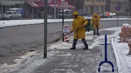 Beyşehir Gölü’nde kar yağışı etkili oldu