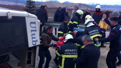 Isparta'da yolcu minibüsü devrildi 16 yaralı