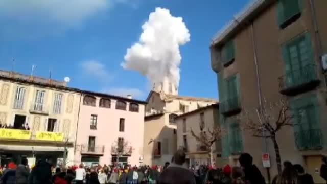 Nueve heridos en un acccidente de los trabucaires de la fiesta del pino de Centelles